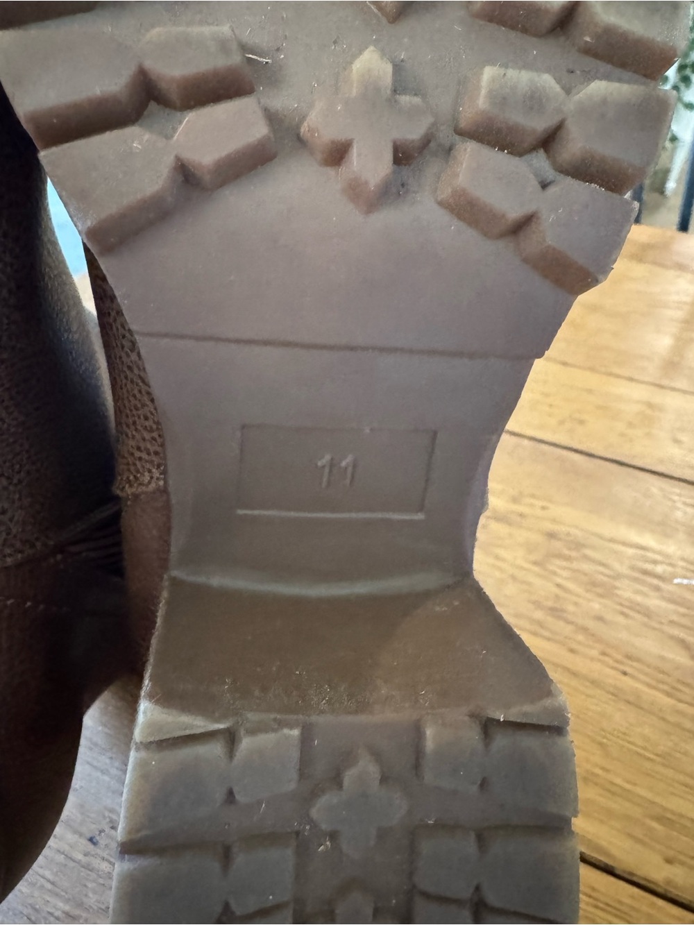 MIA Jody Faux Leather Lug Sole
Chelsea Boots - size 11 - Picture 10 of 11